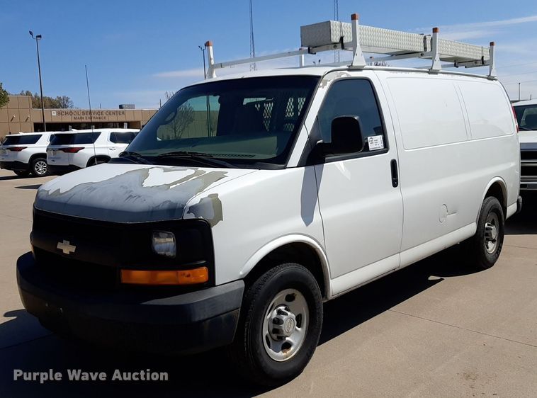 2008 Chevrolet Express 2500 van - DP2747
