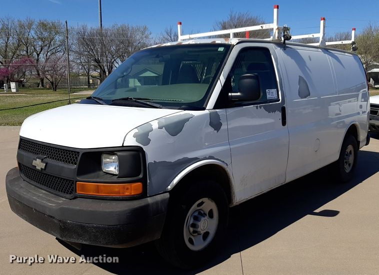 2007 Chevrolet  Express 2500 van - DP2751
