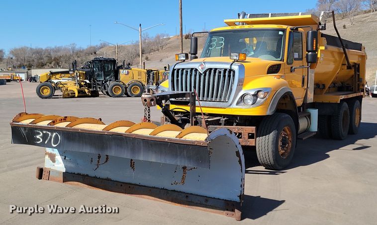 2013 International  7500 dump truck - DP3472
