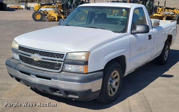 2006 Chevrolet  Silverado 1500 pickup truck - DP3485