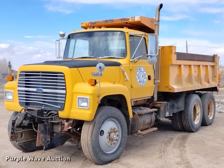 1991 Ford L8000 dump truck - DQ6036