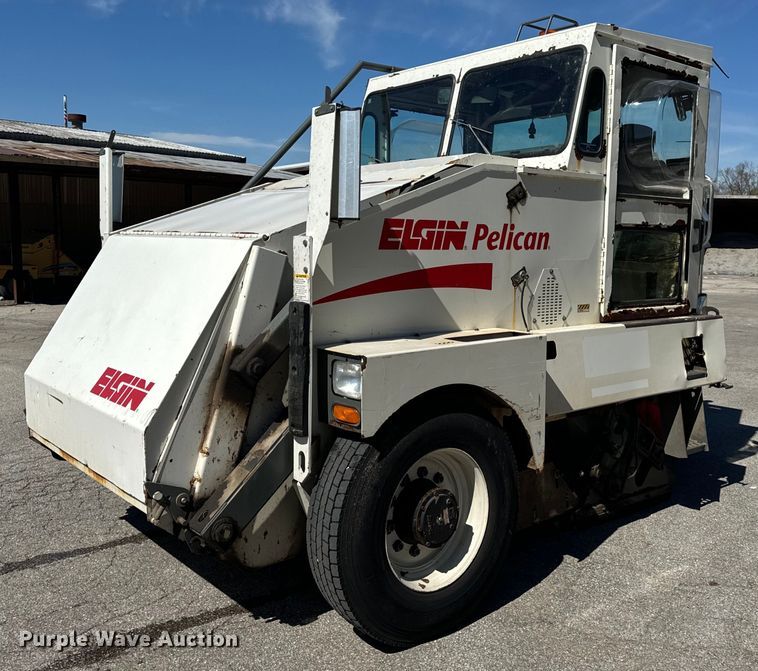 2005 Elgin Pelican Series P sweeper - EH6660