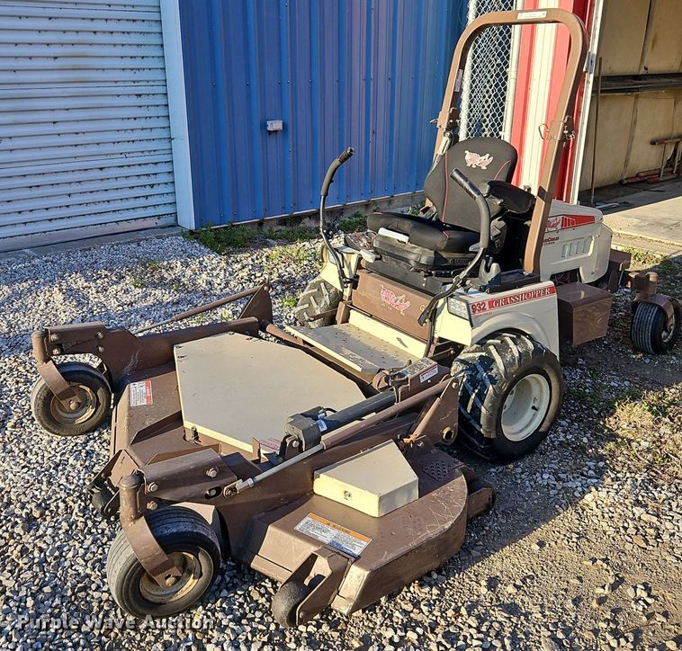 Grasshopper  932G2 ZTR lawn mower - EI3696