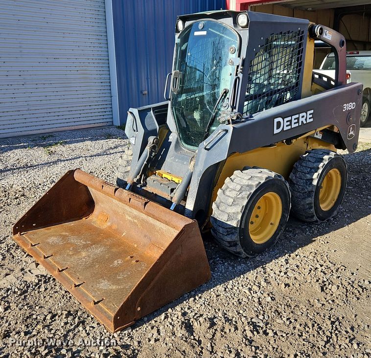 2010 John Deere 318D skid steer loader - EI3698
