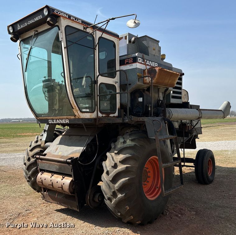 Gleaner  F2 combine - EJ0323
