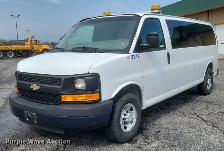 2015 Chevrolet  Express 3500 van - EJ7892