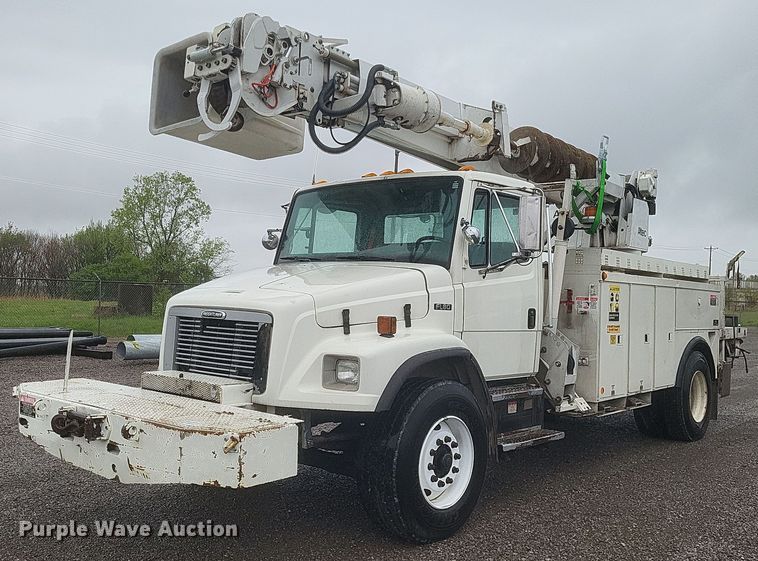 2002 Freightliner  FL80 digger derrick truck - EJ7895