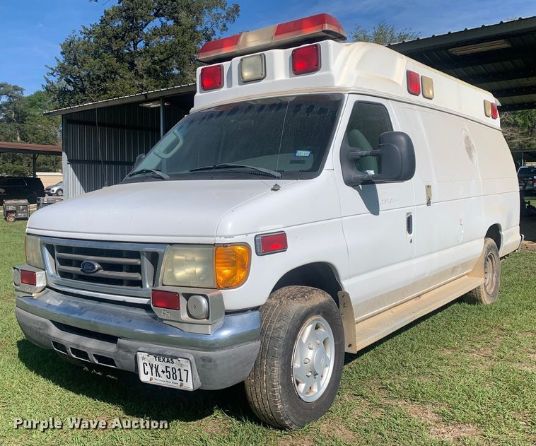 2007 Ford E350 ambulance - KX9937