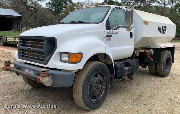 2001 Ford  F750 Super Duty tank truck - KX9968