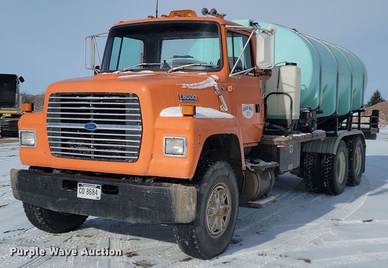 1992 Ford  LNT8000 sprayer truck - LA9668