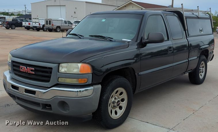 2005 GMC Sierra 1500 Ext. Cab pickup truck - LY9522