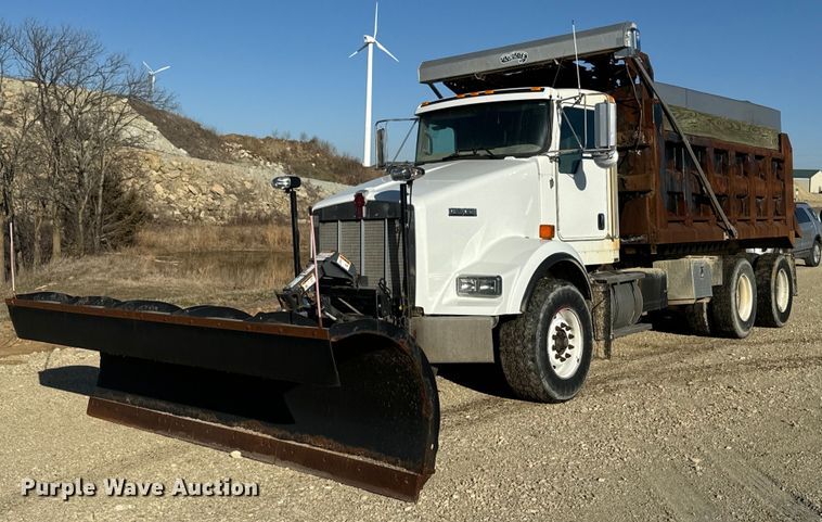 2011 Kenworth  T800 dump truck - NF9381