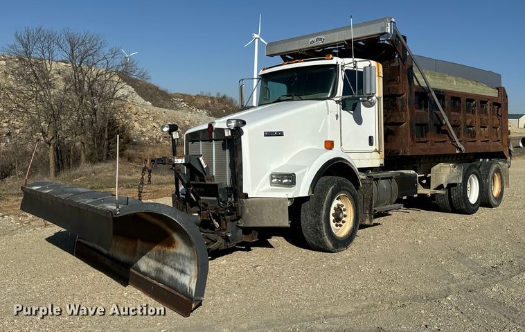 2011 Kenworth  T800 dump truck - NF9382