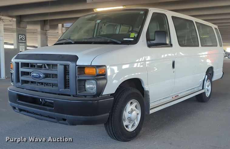 2012 Ford E350 Super Duty Extended van - NZ9414