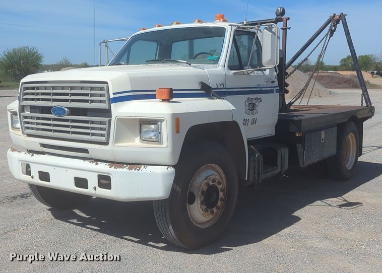 1991 Ford F700 winch truck - NZ9532