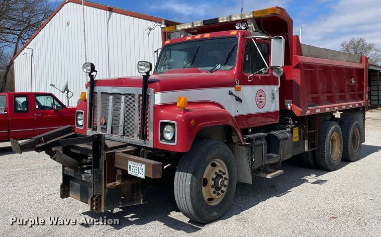 2001 International 2554 dump truck - OG9849