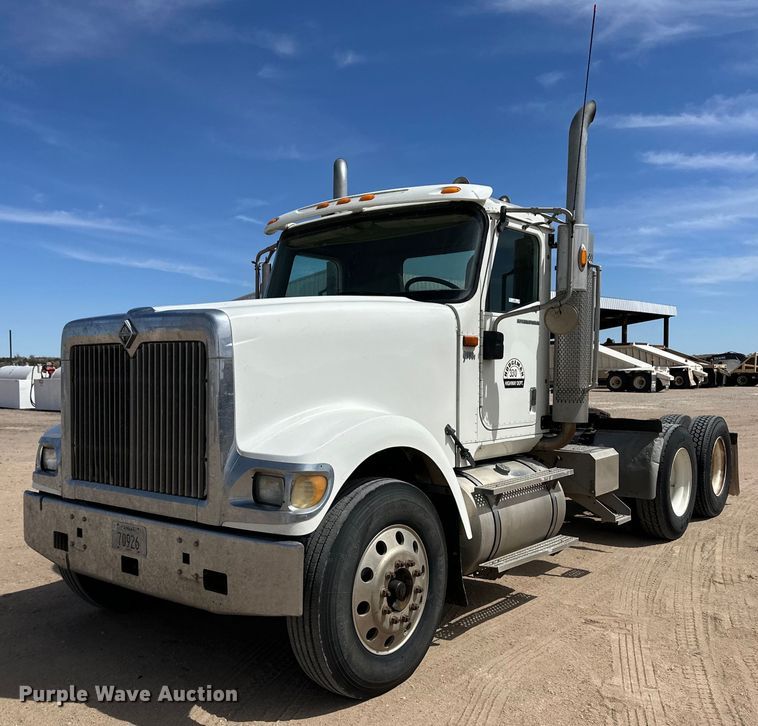 2005 International 9900i semi truck - OI9422