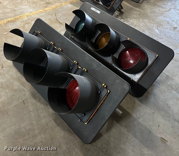(2) traffic lights - OM9408
