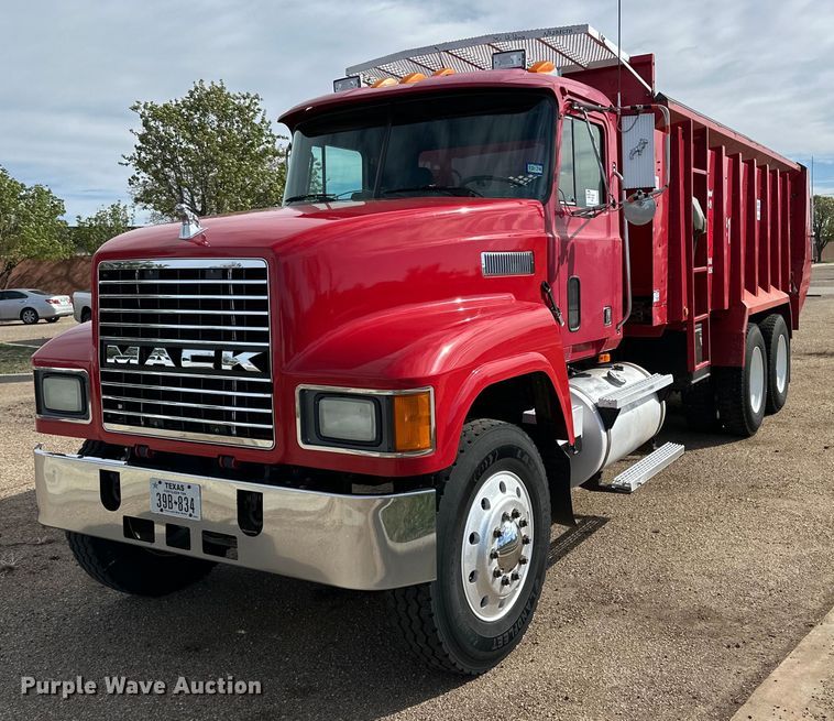 1993 Mack CH613 manure spreader truck - DK6536