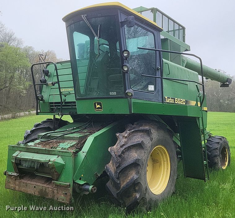 1983 John Deere Turbo 6620 RWA combine - DO4886