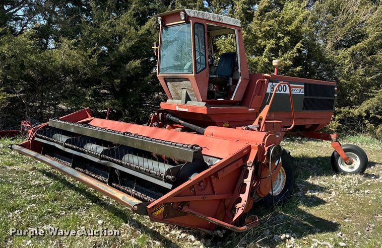 1987 Hesston 8200 swather / windrower - EH5389