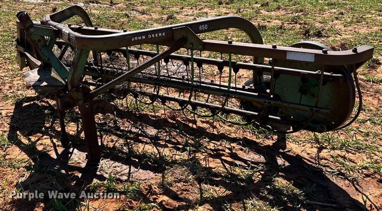 John Deere 650 hay rake - EJ0436