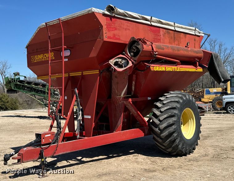 Richardton Sunflower 8830 grain cart - ND9142