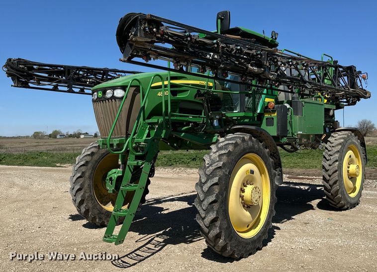 2011 John Deere 4830 sprayer - NH9091