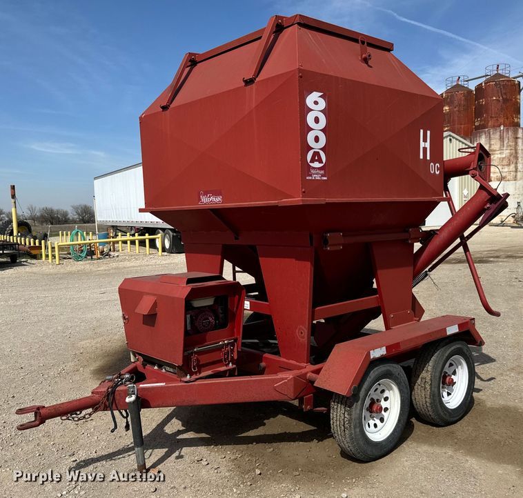 Feed Train 6000A seed tender - NH9107