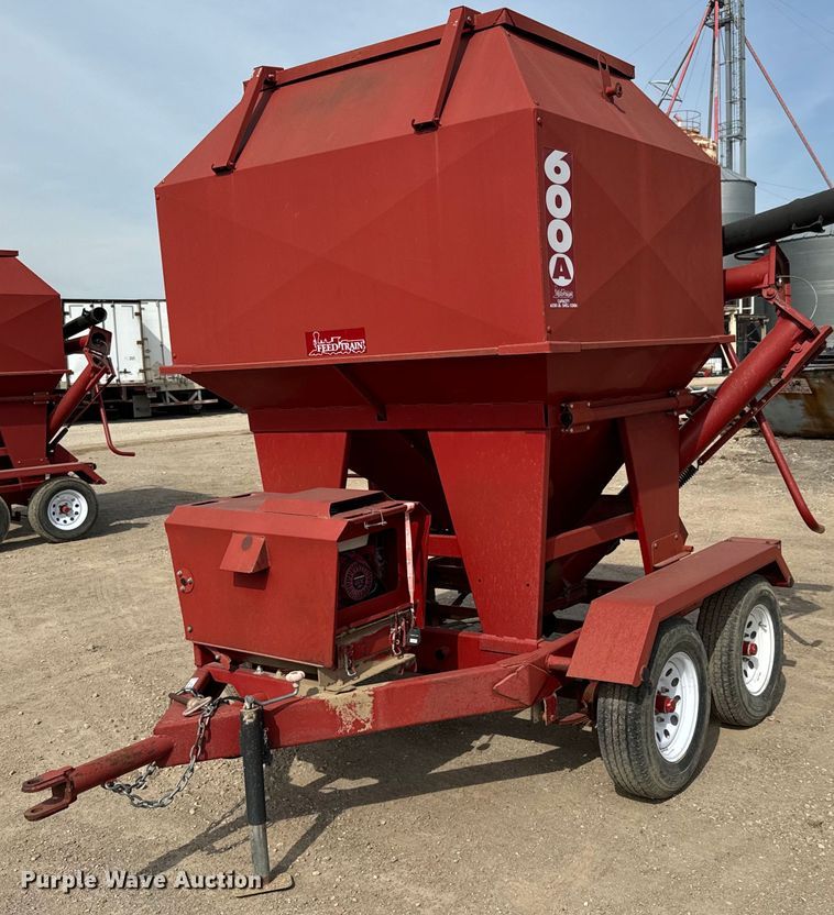 Feed Train 6000A seed tender - NH9109
