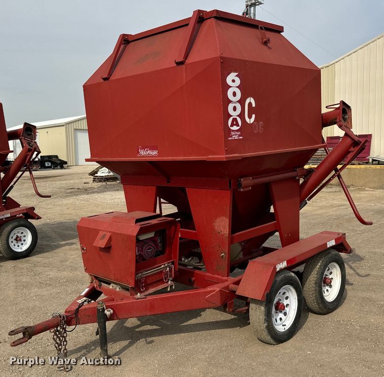 Feed Train 6000A seed tender - NH9111