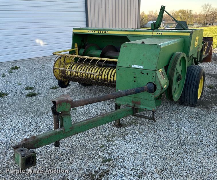John Deere 336 small square baler - OF9367