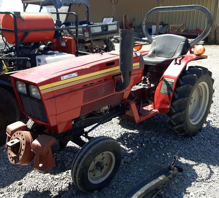 International 234 tractor - OF9663