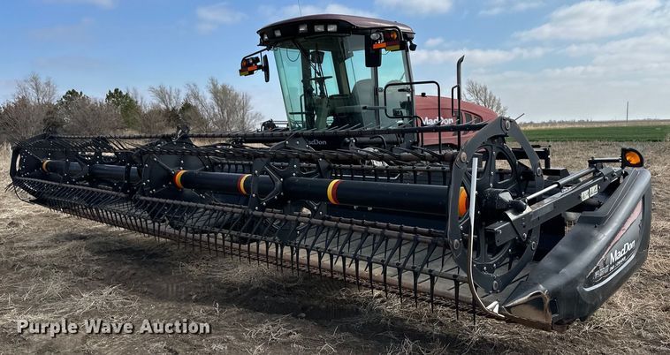 2013 MacDon M155 swather / windrower - OI9302