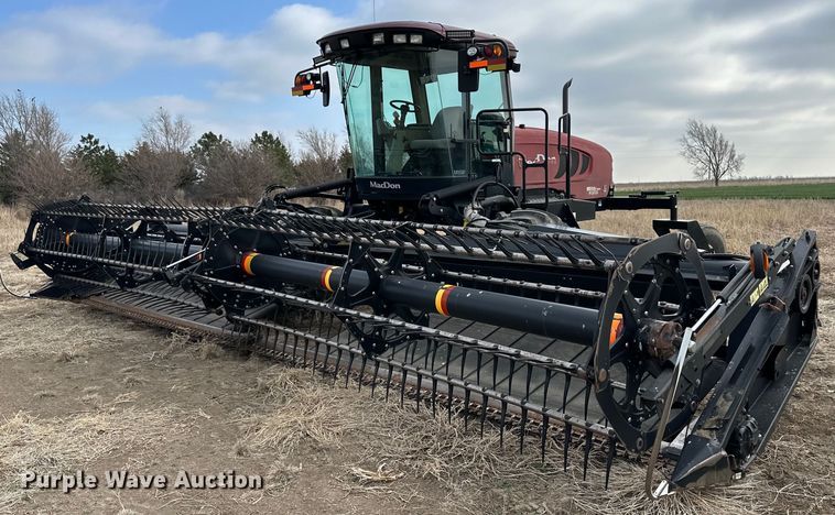 2014 MacDon M155 swather / windrower - OI9303