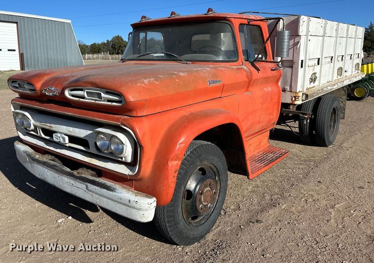 1961 Chevrolet Viking 60 grain truck - OI9402