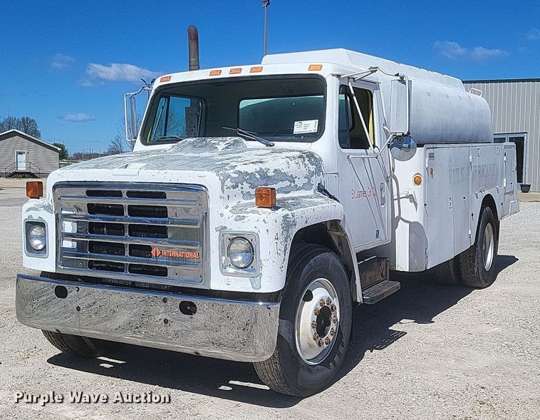 1985 International S1700 fuel truck - DO4880