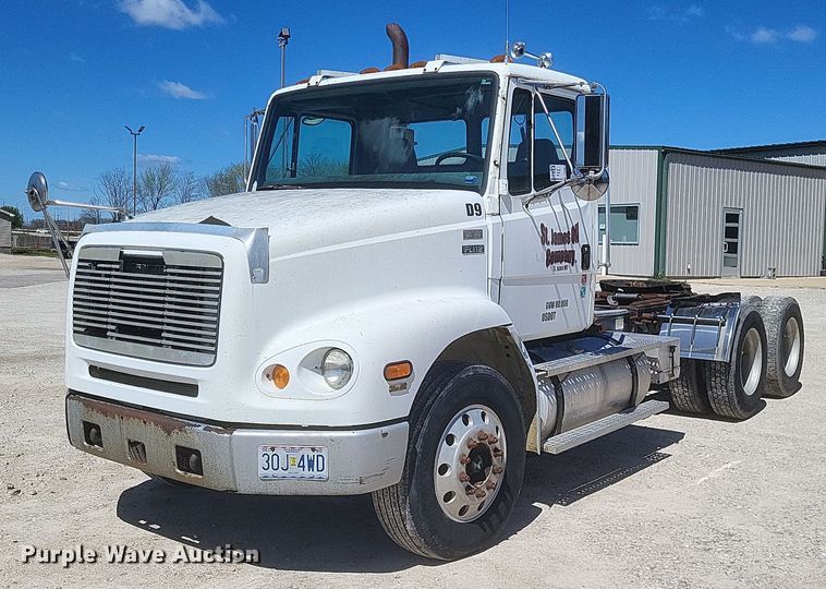 1998 Freightliner FL112 semi truck - DO4881