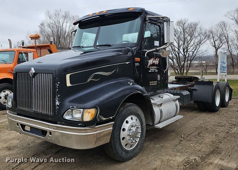 2003 International 9200i semi truck - DQ8667