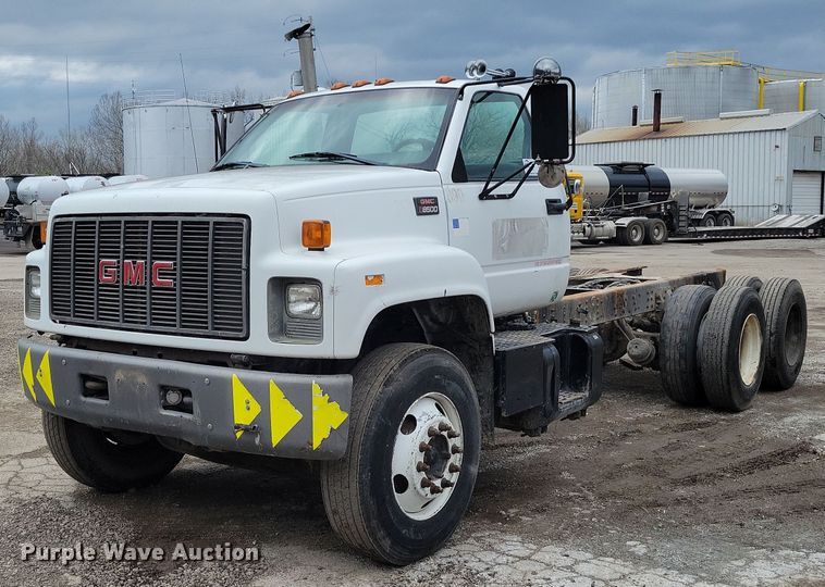 1998 GMC C8500 truck cab and chassis - DR7973