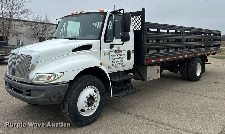 2007 International  4300 flatbed truck - EH5369