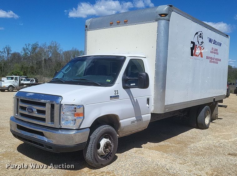2017 Ford E450 Super Duty  box truck - EJ7908