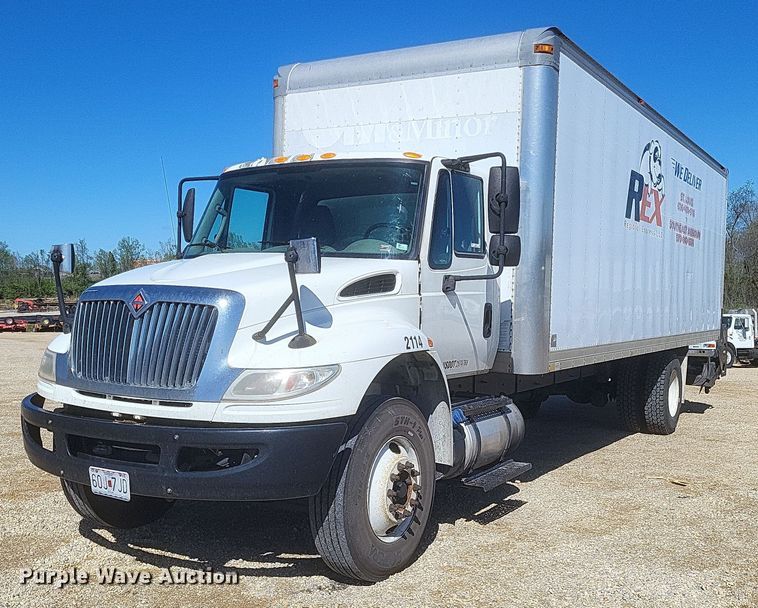 2016 International 4300 box truck - EJ7911