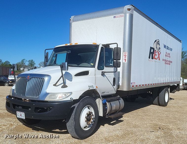 2017 International 4300 box truck - EJ7912