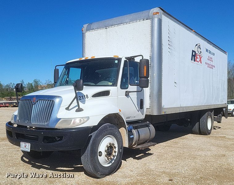 2017 International 4300 box truck - EJ7913