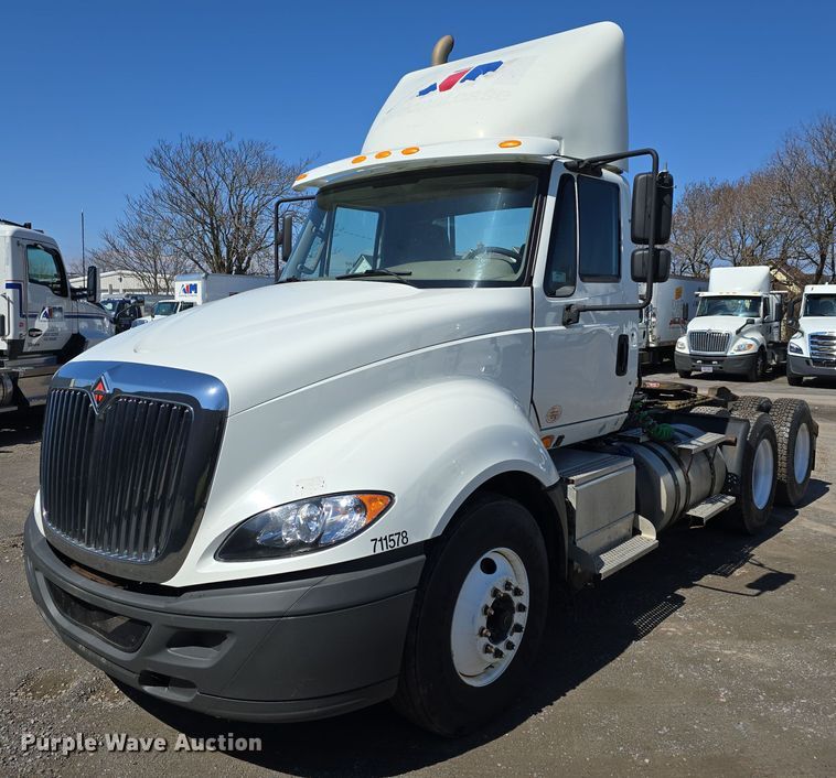 2017 International  Prostar semi truck - ME9301