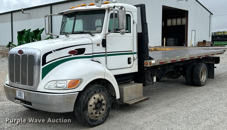 2005 Peterbilt 335 rollback truck - ND9165