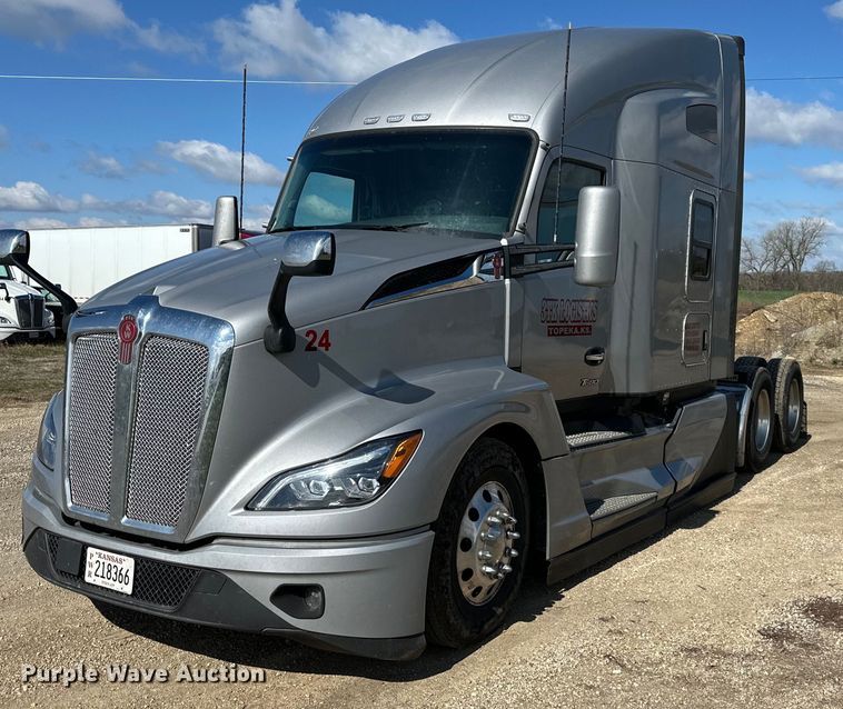 2023 Kenworth T680 semi truck - OF9355
