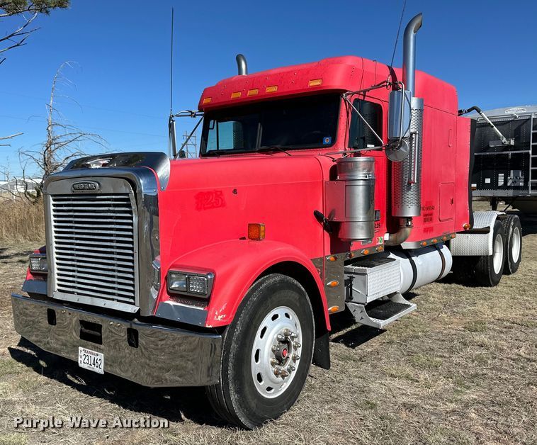 2003 Freightliner FLD semi truck - OI9339