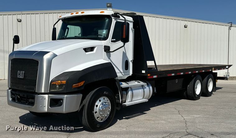 2015 Caterpillar CT600S rollback truck - OJ9671